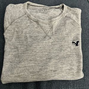 Men’s American Eagle grey long sleeved thermal/cotton shirt. Size L.